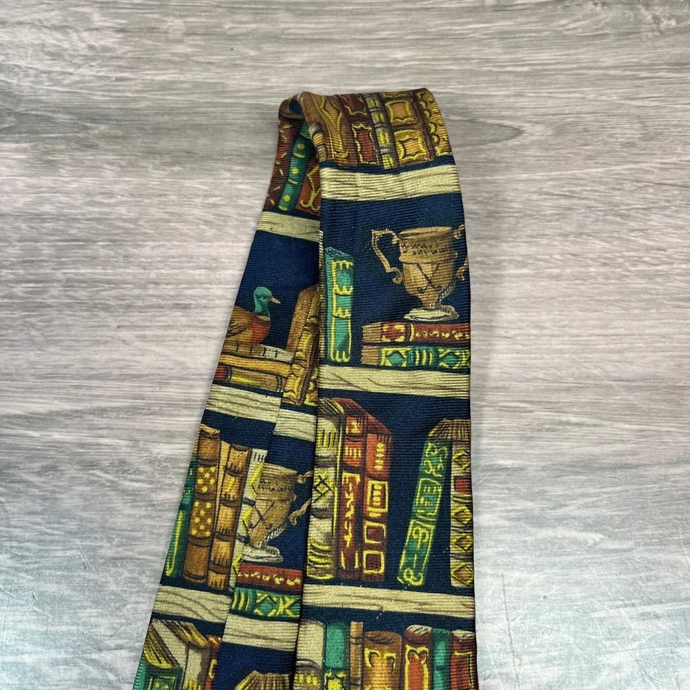 Alynn Neckwear Tie Mens Navy Blue Silk Bookshelf Library Barnes & Noble Novelty